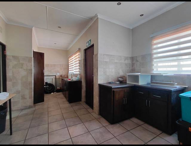 1,427M² MEDICAL SUITE FOR SALE IN POLOKWANE CENTRAL
